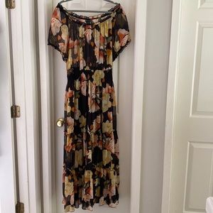 Maxi flowing on or off shoulders floral dress